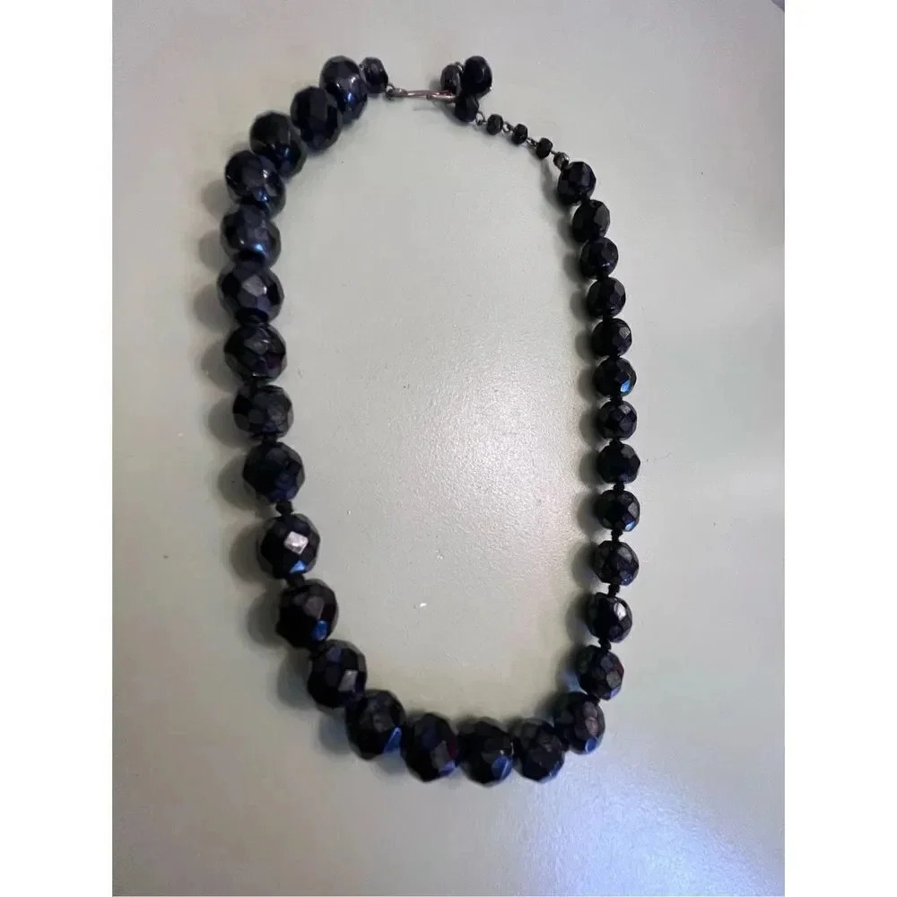 Women’s Black Fantastic Vintage condition Jewelry Faceted Diamond Beads Necklace